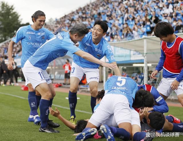 04:00 华盛顿奇才 126-130 亚特兰大老鹰08:00 俄克拉荷马城雷霆 124-108 布鲁克林篮网09:00 菲尼克斯太阳 112-107 奥兰多魔术09:00 孟菲斯灰熊 92-123 萨克拉门托国王今日焦点战预告14:00 澳超 西悉尼流浪者 VS 麦克阿瑟FC 两队近期状态低迷，谁能率先走出颓势？20:00 友谊赛 中国VS 中国香港 亚洲杯前的最后一场热身赛，国足能否打好这一战？23:00 英冠 莱斯特城 VS 哈德斯菲尔德 状态火热的领头羊莱斯特城在主场轻取保级队哈德斯菲尔德？　04:00 英超利物浦 VS 纽卡斯尔联 伤病满营的纽卡做客安菲尔德凶多吉少？ 事件阿斯：皇马向姆巴佩送上合同 他有15天时间考虑西班牙媒体阿斯报消息，皇马将在当地时间1月1日0点之后，向姆巴佩送上一份合同，并且联系他的母亲。